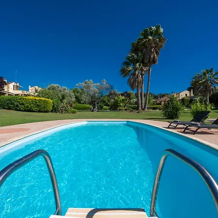 Villa Haris With Shared Pool