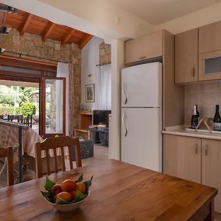 Haris With Shared Pool Βίλα *