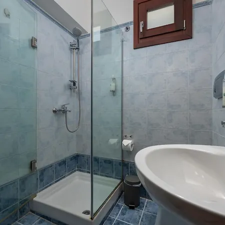 Haris With Shared Pool 撒尼海滩