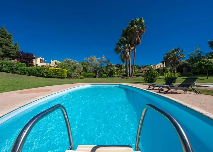 Вилла Haris With Shared Pool