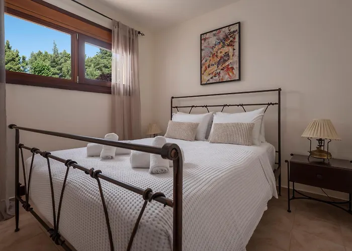 Вилла Haris With Shared Pool