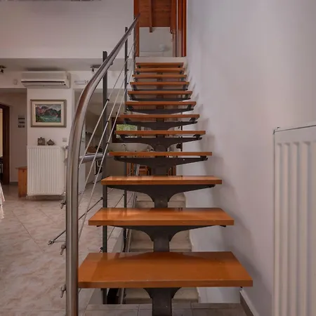 Haris With Shared Pool Vilă