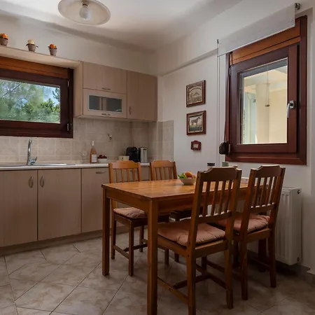 Haris With Shared Pool Vilă